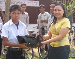 MCC Staff member Soy Phommixay receives a duck from a Sangthong student. 2006